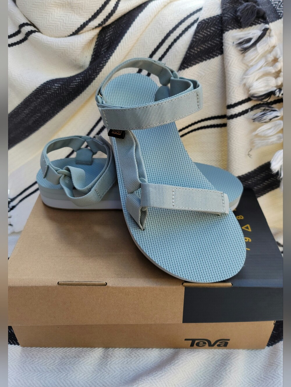 !!BRAND NEW!! Teva Women's Pale Blue Strappy Sport Sandals (Size 8)